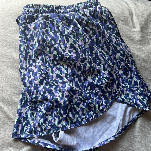 OLD NAVY active shorts - Picture 3 of 3